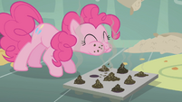 Pinkie Pie tasting cupcakes S01E12