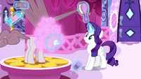 Rarity giving Pinkie Pie a makeover S8E18