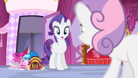 Rarity looking at Sweetie Belle S4E19