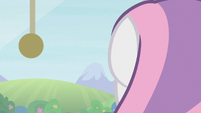 Sweetie Belle admiring the countryside S9E22