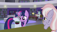 Twilight puts last book in her saddlebag S9E5