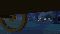 The other ponies on the campsite S3E06