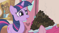 Wow, I'll be sure to tell Applejack about her sister's baking skills.