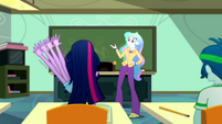 Twilight raises her hand; Celestia hears a knock SS8