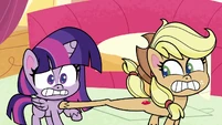 Applejack kicks Twilight with a hoof PLS1E7a.png (851 KB)