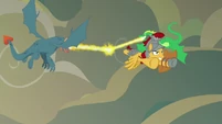 Flash Magnus flying away from the dragons S7E16.png (579 KB)