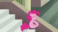 Pinkie Pie jumps while spelling Maud's name "D" S6E3