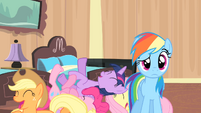 Rainbow looks at Rarity S4E08