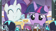 S9E26 Rarity w uśmiechu Twilight zasmucona