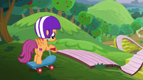 Scootaloo almost at the beginning of the track S6E4