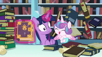 Twilight sees Flurry Heart S6E2