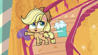 Applejack looking at her own hat PLS1E3a