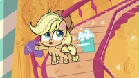 Applejack looking at her own hat PLS1E3a.png (677 KB)