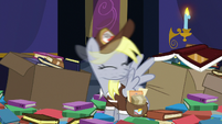 Derpy shaking off her dizziness S6E25