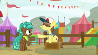 Ferris wheel pony stops Spur from getting on S9E22