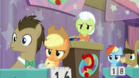 Granny and contestants look at Pinkie S9E16
