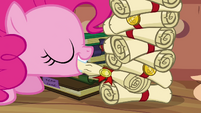 Pinkie Pie grabs a scroll S4E09