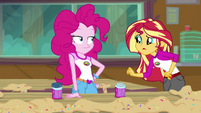 Sunset Shimmer cautiously approaching Pinkie EG4