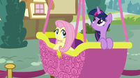 Twilight and Fluttershy take off in the balloon S5E23