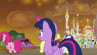 Twilight gently sets Sombrafied guards down S9E2