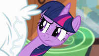 Twilight looking at Bulk's wing S4E10