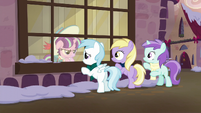 Young Snowfall glares at her friends S6E8
