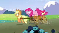 Pinkie Pie jumps into the cart S3E3