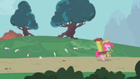 Pinkie Pie leading parasprites out of Ponyville S1E10