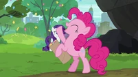 Pinkie Pie playing with her confetti S6E3