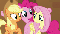 Pinkie appears between Applejack and Fluttershy S7E2