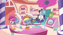 Rarity and Gummy fall off the ceiling PLS1E5b