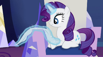 Rarity polishing her throne EG2