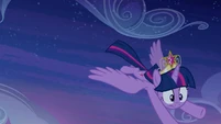 Twilight flies down to Princess Celestia S4E02