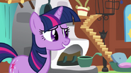 637px-Twilight Sparkle talking S2E21