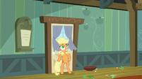 Applejack slams door behind Granny Smith S6E23