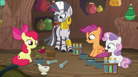 CMC and Zecora sees the growth of an apple plant S6E4