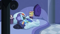 Rainbow Dash reading the next book S2E16