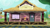 Scootaloo alone on the train platform S9E12