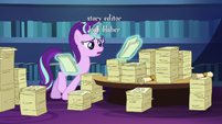 Starlight looks through Twilight's friendship lessons S6E1