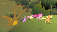 Twilight and others run from the hydra S01E15