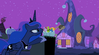 Luna throwing spider for second time S2E04