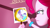 Pinkie Pie analyzing photo of Rarity SS2