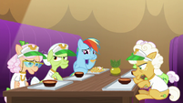 Rainbow Dash eats a hoofful of nachos S8E5