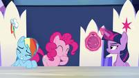 Rainbow and Pinkie Pie cracking up S6E15