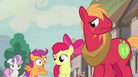 Scootaloo surprised by Feather's successful pickup lines S7E8