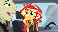 Sunset Shimmer listening to Mr. Doodle CYOE5c