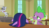 Twilight sulks; Spike snaps to the music S9E5