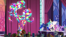 Citizens of Equestria statue unveiled S5E10