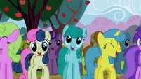 Ponies dancing and singing along S2E15