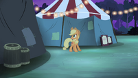 Applejack searching for Silver Shill S4E20